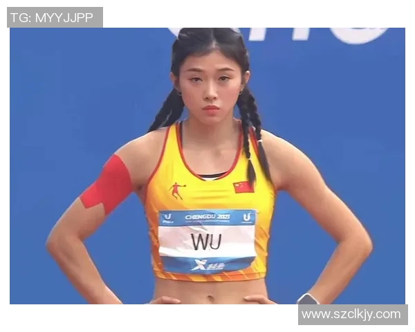 足球球星发型小辫子女孩勇敢追梦展现自我风采的成长故事